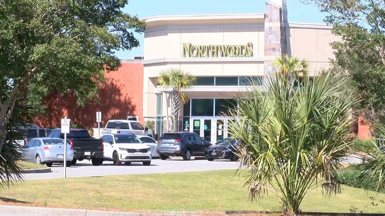 Police investigating after guns brandished inside N. Charleston mall - Vimarsana News